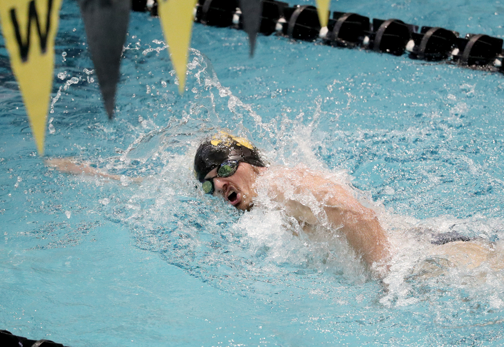 IowaÕs Tom Schab competes in the 1000-yard freestyle against Notre Dame and Illinois Saturday, January 11, 2020 at the Campus Recreation and Wellness Center. (Brian Ray/hawkeyesports.com)