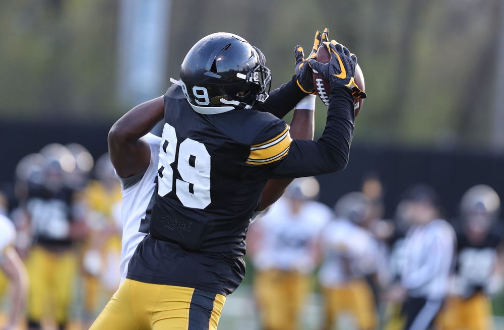 Iowa Hawkeyes wide receiver Nico Ragaini (89) catches a touchdown pass during the teamÕs final spring practice Friday, April 26, 2019 at the Kenyon Football Practice Facility. (Brian Ray/hawkeyesports.com)