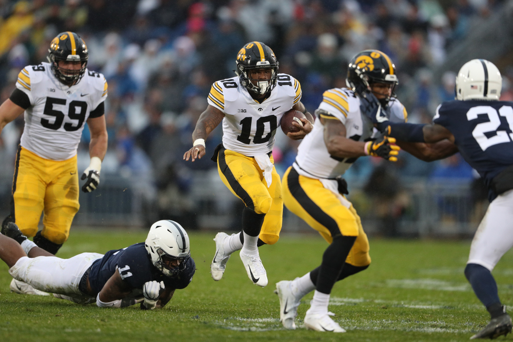 Iowa Hawkeyes running back Mekhi Sargent (10) against the Penn State Nittany Lions Saturday, October 27, 2018 at Beaver Stadium in University Park, Pa. (Brian Ray/hawkeyesports.com)