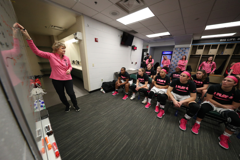 Iowa Hawkeyes head coach Lisa Bluder against the Rutgers Scarlet Knights in the semi-finals of the Big Ten Tournament Saturday, March 9, 2019 at Bankers Life Fieldhouse in Indianapolis, Ind. (Brian Ray/hawkeyesports.com)