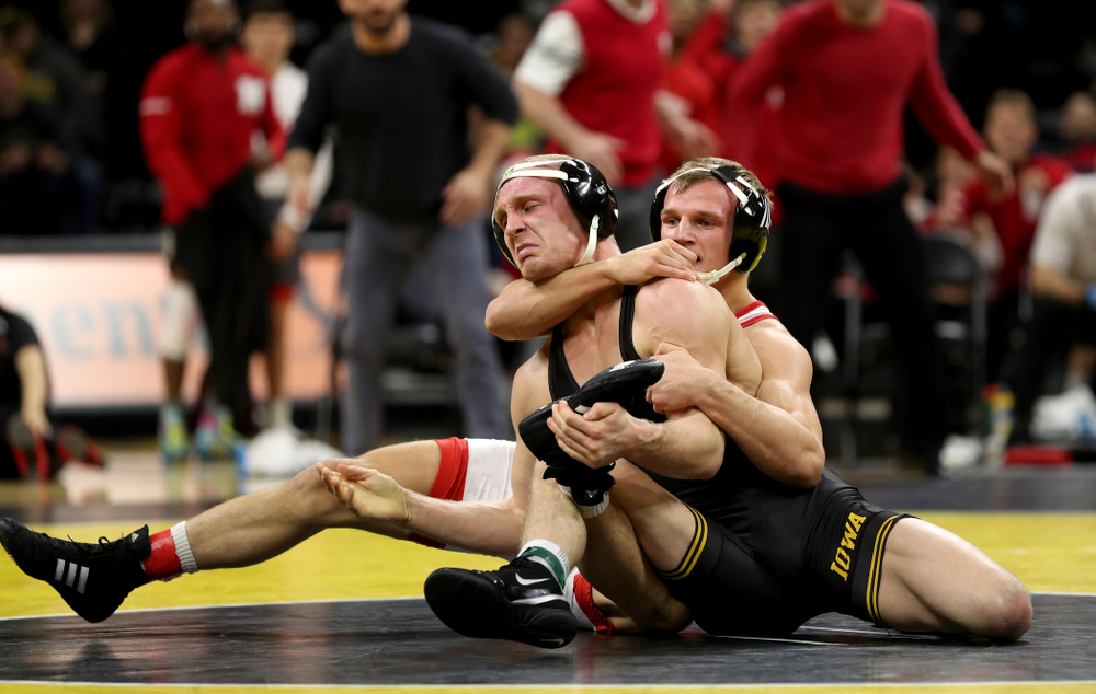 Iowa’s Kaleb Young wrestles Nebraska’s Peyton Rob at 157 pounds Saturday, January 18, 2020 at Carver-Hawkeye Arena. Young won the match 6-4. (Brian Ray/hawkeyesports.com)
