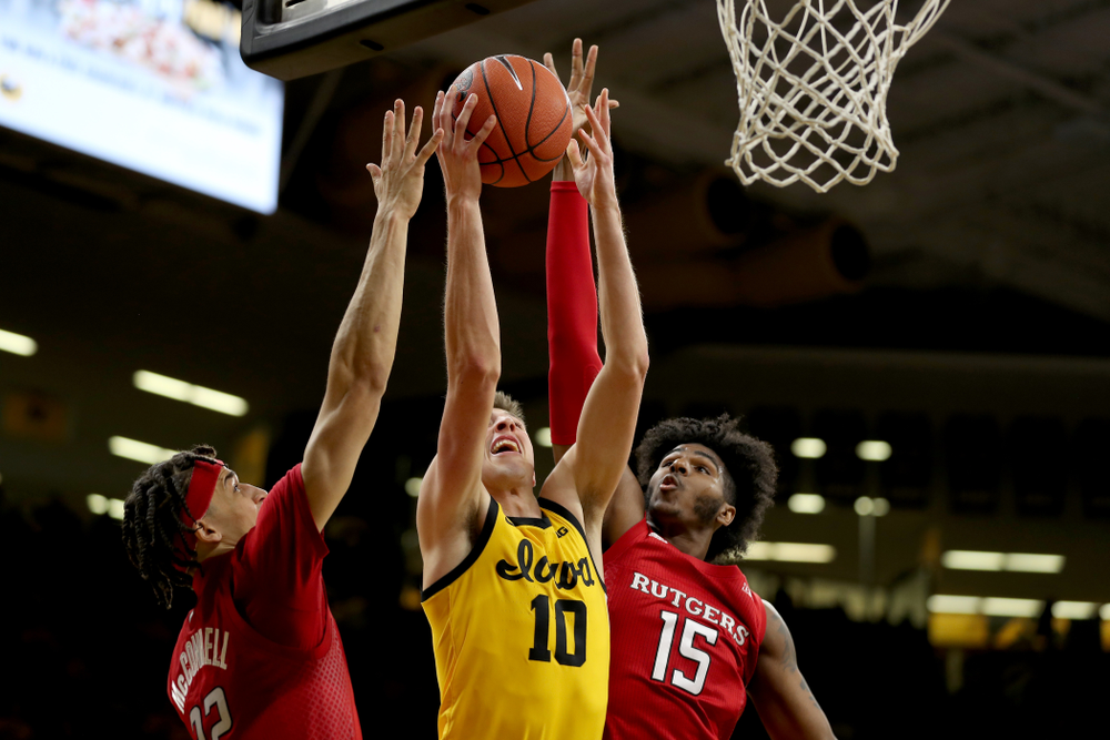 Iowa Hawkeyes guard Joe Wieskamp (10) goes to the hoop against the Rutgers Scarlet Knights Wednesday, January 22, 2020 at Carver-Hawkeye Arena. (Brian Ray/hawkeyesports.com)