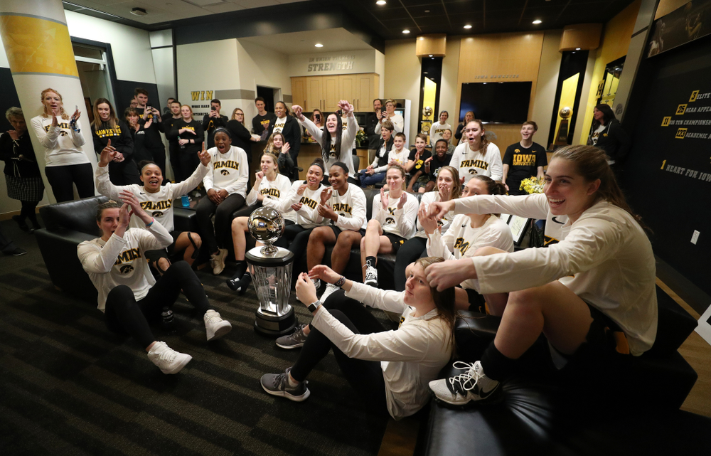 The Iowa Hawkeyes watch the NCAA Women's Basketball Tournament Selection Show in their locker room Monday, March 18, 2019 at Carver-Hawkeye Arena. (Brian Ray/hawkeyesports.com)
