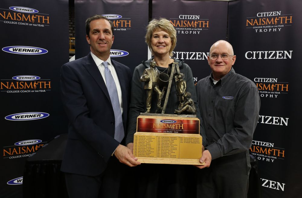 Iowa Hawkeyes head coach Lisa Bluder with the Naismith Coach Of the Year Trophy during the teamÕs Celebr-Eight event Wednesday, April 24, 2019 at Carver-Hawkeye Arena. (Brian Ray/hawkeyesports.com)