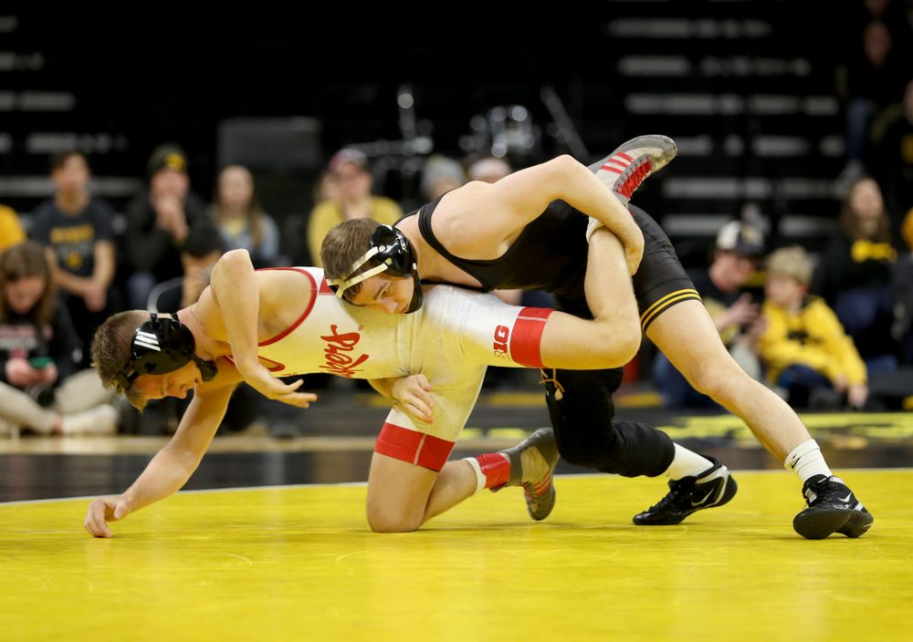 Iowa’s Spencer Lee wrestles Nebraska’s Alex Thomsen at 125 pounds Saturday, January 18, 2020 at Carver-Hawkeye Arena. Lee won the match with an 18-0 technical fall. (Brian Ray/hawkeyesports.com)