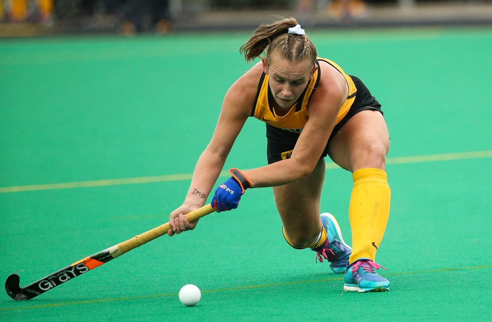 Iowa Hawkeyes midfielder Katie Birch (11) takes a shot during a game against Stanford at Grant Field on October 7, 2018. (Tork Mason/hawkeyesports.com)