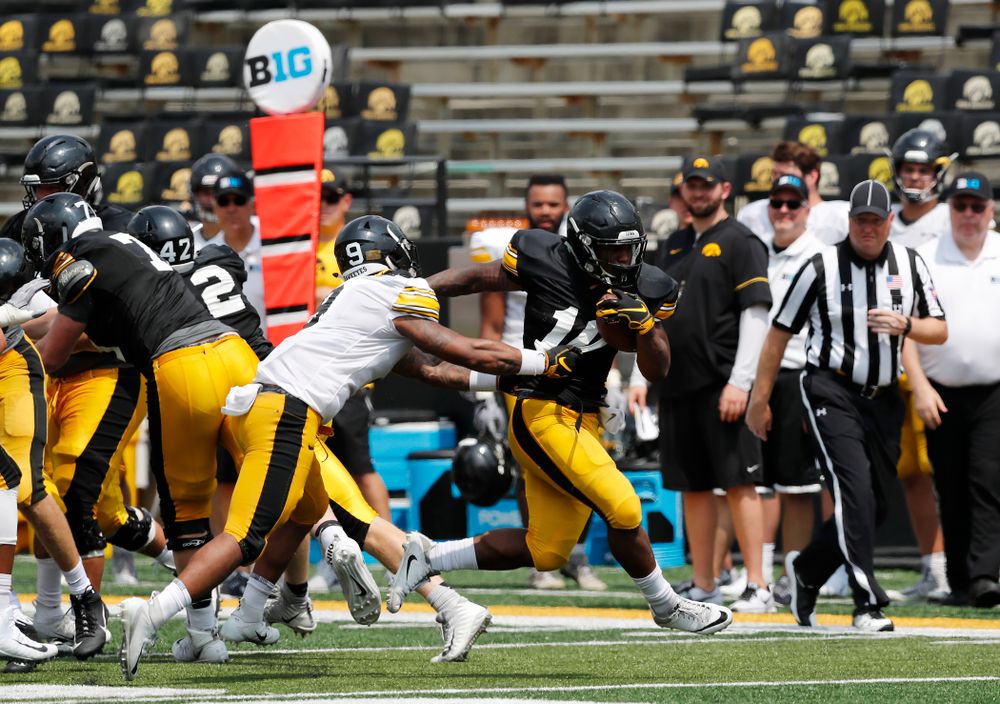 Iowa Hawkeyes running back Mekhi Sargent (10) during Kids Day Saturday, August 11, 2018 at Kinnick Stadium. (Brian Ray/hawkeyesports.com)