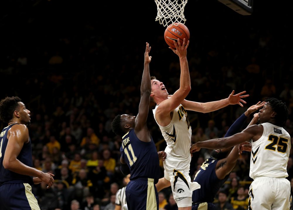 Iowa Hawkeyes guard Joe Wieskamp (10) against the Pitt Panthers Tuesday, November 27, 2018 at Carver-Hawkeye Arena. (Brian Ray/hawkeyesports.com)