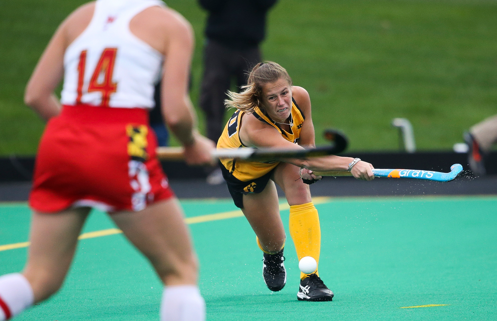 Iowa Hawkeyes midfielder Sophie Sunderland (20) passes the ball during a game against Maryland at Grant Field on October 14, 2018. (Tork Mason/hawkeyesports.com)