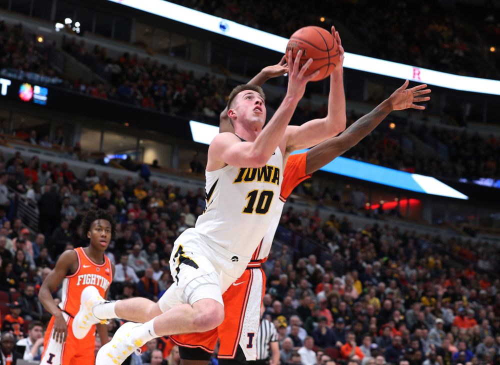 Iowa Hawkeyes guard Joe Wieskamp (10) against the Illinois Fighting Illini in the 2019 Big Ten Men's Basketball Tournament Thursday, March 14, 2019 at the United Center in Chicago. (Brian Ray/hawkeyesports.com)