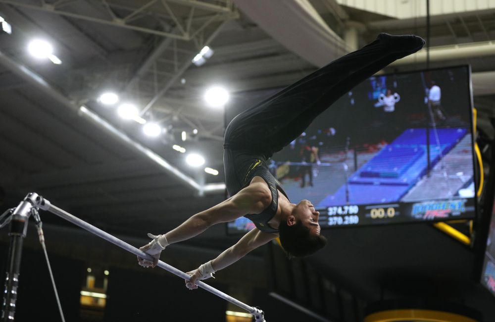 Iowa's Andrew Herrador competes on the high bar against the Ohio State Buckeyes Saturday, March 16, 2019 at Carver-Hawkeye Arena. (Brian Ray/hawkeyesports.com)