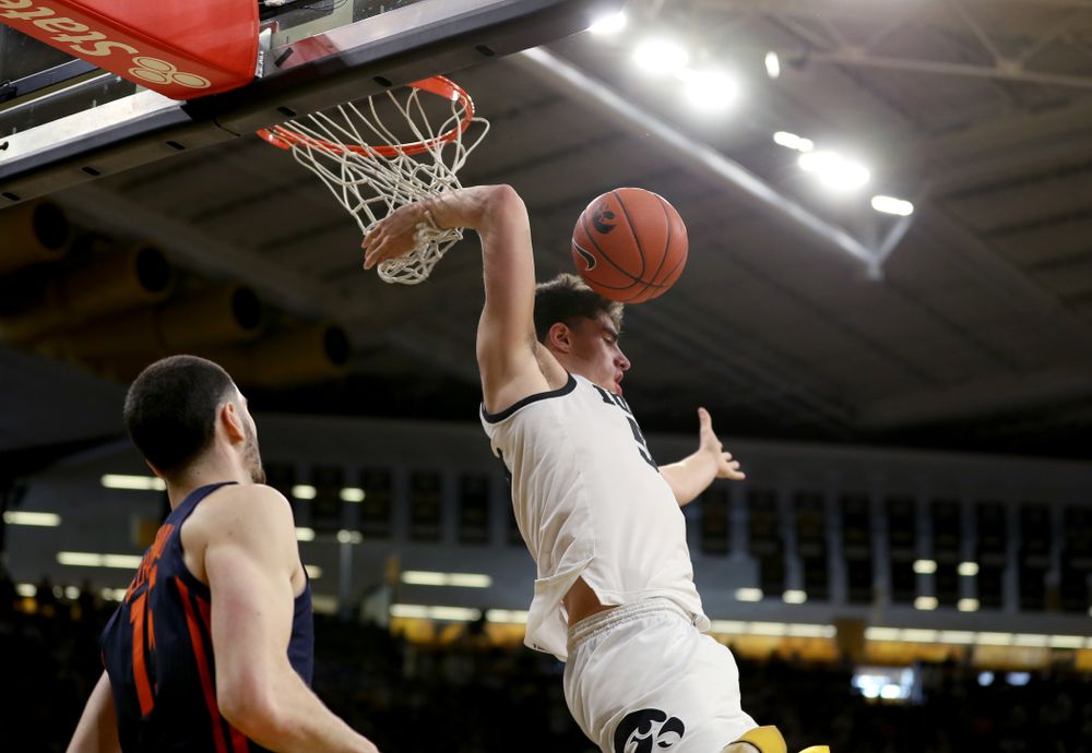 Iowa Hawkeyes forward Luka Garza (55) dunk the ball against the Illinois Fighting Illini Sunday, February 2, 2020 at Carver-Hawkeye Arena. (Brian Ray/hawkeyesports.com)