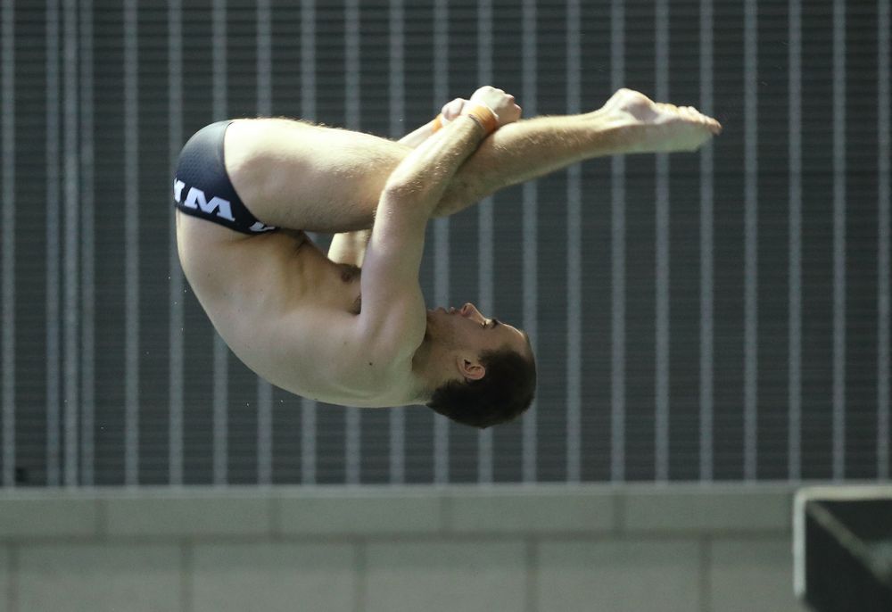 Anton Hoherz competes on the 3 meter board Thursday, November 15, 2018 during the 2018 Hawkeye Invitational at the Campus Recreation and Wellness Center. (Brian Ray/hawkeyesports.com)