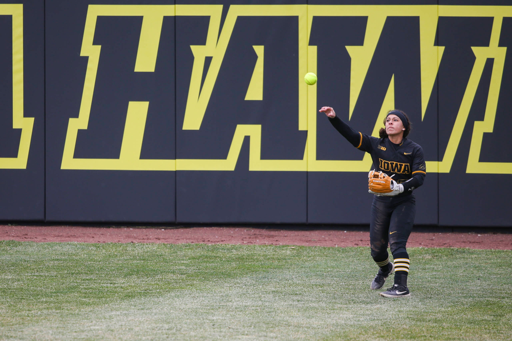 Iowa outfielder Lea Thompson (7) at game 2 vs Northwestern on Saturday, March 30, 2019 at Bob Pearl Field. (Lily Smith/hawkeyesports.com)