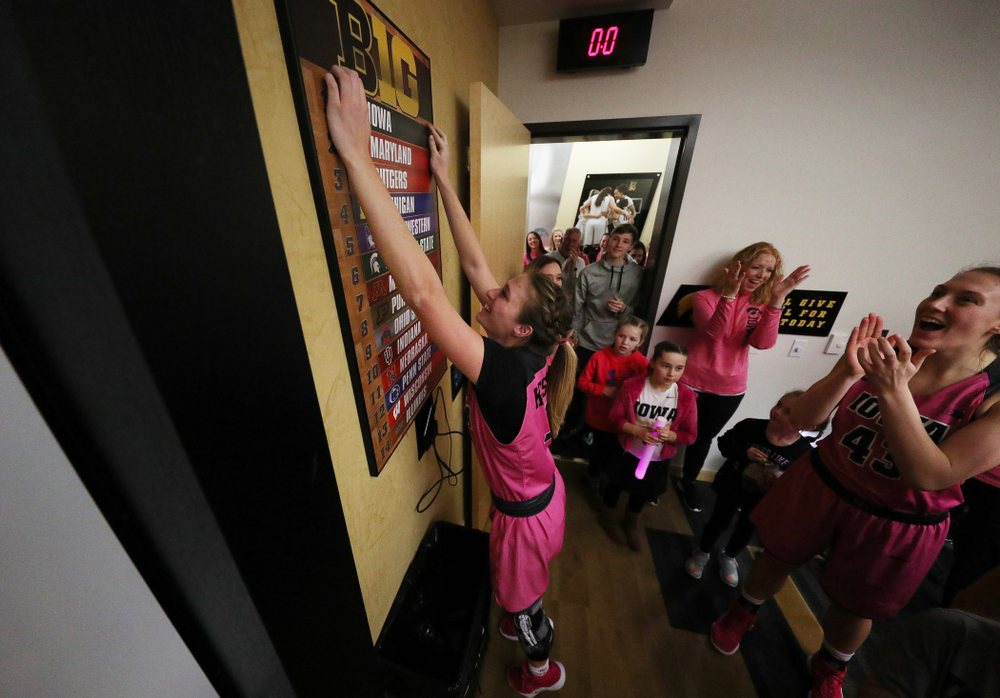 Iowa Hawkeyes guard Makenzie Meyer (3) moves Iowa to the top of the Big Ten standings board in the locker room following their win against the seventh ranked Maryland Terrapins Sunday, February 17, 2019 at Carver-Hawkeye Arena. (Brian Ray/hawkeyesports.com)