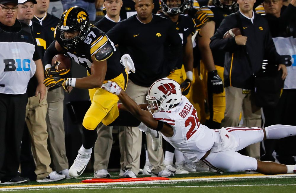 Iowa Hawkeyes tight end Noah Fant (87) is run out of bounds after making a first down reception during a game against Wisconsin at Kinnick Stadium on September 22, 2018. (Tork Mason/hawkeyesports.com)