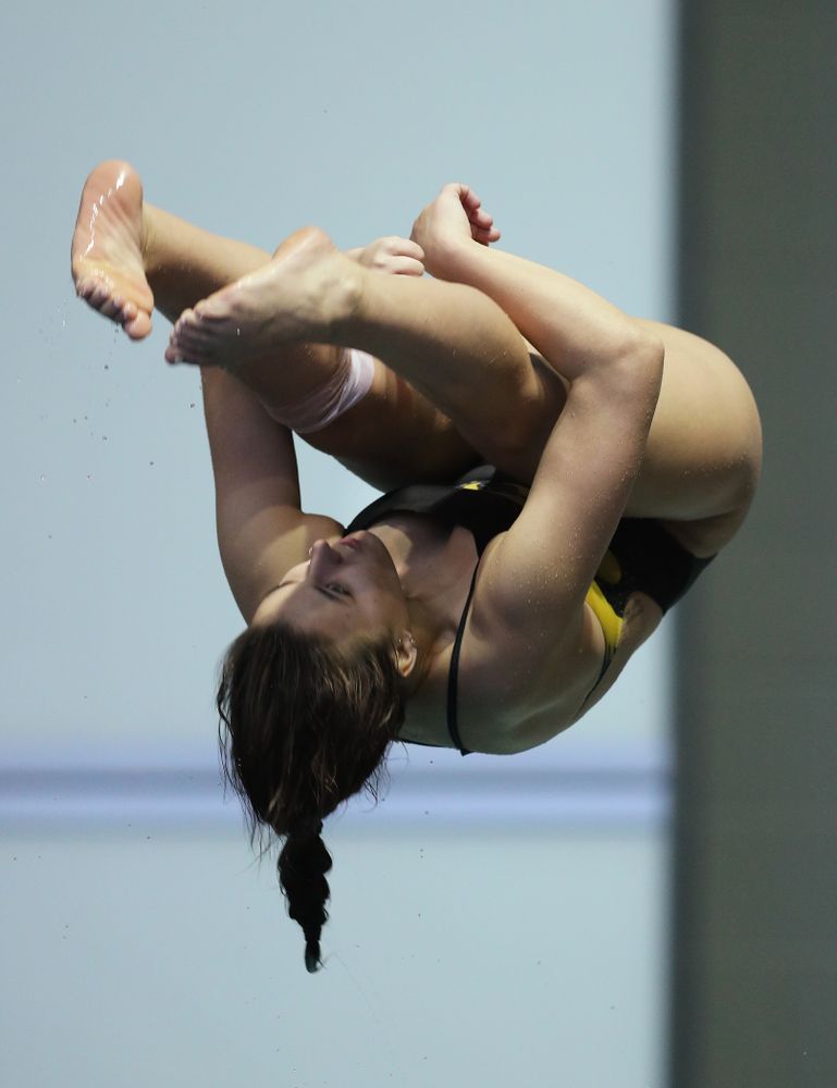 Jayah Mathews competes on the 1 meter board Thursday, November 15, 2018 during the 2018 Hawkeye Invitational at the Campus Recreation and Wellness Center. (Brian Ray/hawkeyesports.com)