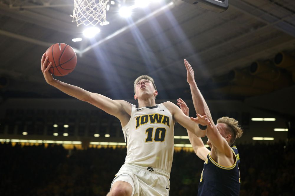 Iowa Hawkeyes guard Joe Wieskamp (10) against the Michigan Wolverines Friday, February 1, 2019 at Carver-Hawkeye Arena. (Brian Ray/hawkeyesports.com)