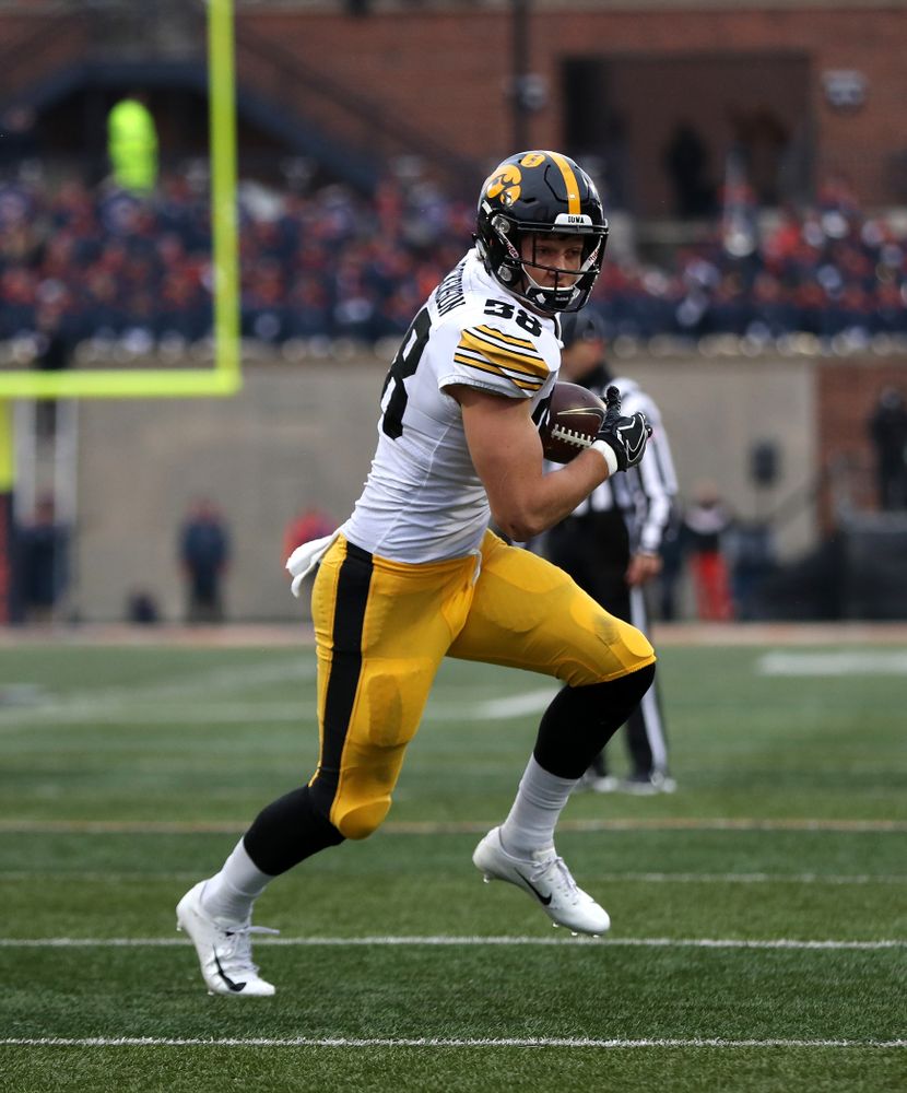 Iowa Hawkeyes tight end T.J. Hockenson (38) scores against the Illinois Fighting Illini Saturday, November 17, 2018 at Memorial Stadium in Champaign, Ill. (Brian Ray/hawkeyesports.com)