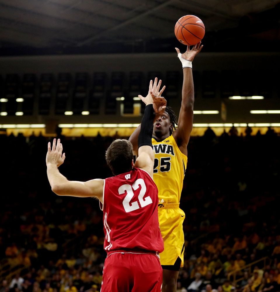 Iowa Hawkeyes forward Tyler Cook (25) against the Wisconsin Badgers Friday, November 30, 2018 at Carver-Hawkeye Arena. (Brian Ray/hawkeyesports.com)