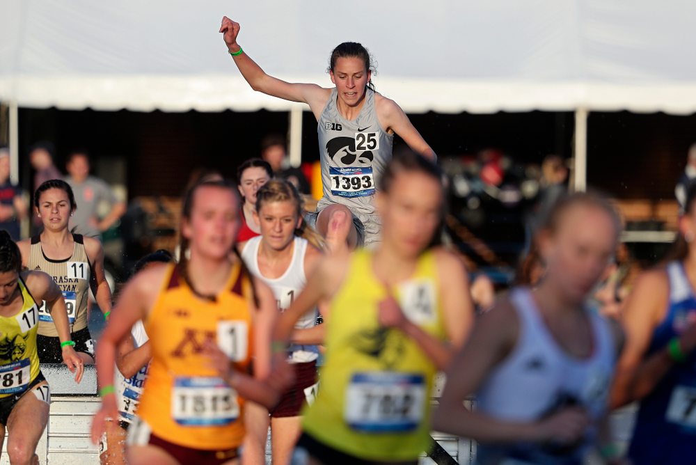 Iowa's Anna Hostetler runs the women's 3000 meter steeplechase event during the first day of the Drake Relays at Drake Stadium in Des Moines on Thursday, Apr. 25, 2019. (Stephen Mally/hawkeyesports.com)