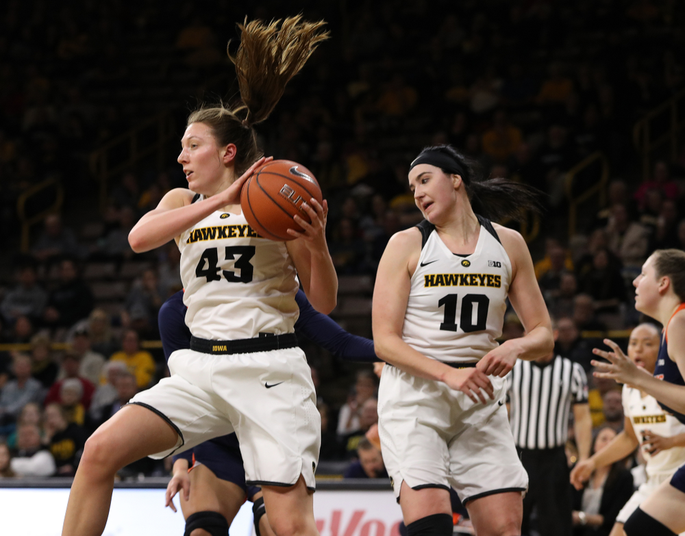 Iowa Hawkeyes forward Amanda Ollinger (43) against the Illinois Fighting Illini Thursday, February 14, 2019 at Carver-Hawkeye Arena. (Brian Ray/hawkeyesports.com)