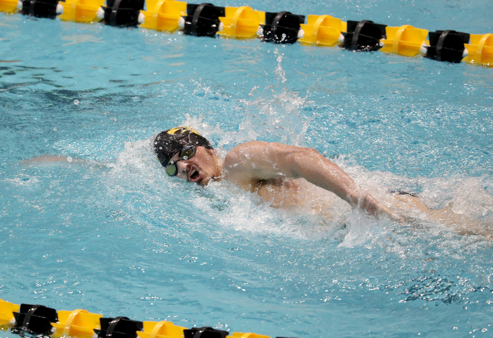 IowaÕs Tom Schab competes in the 1000-yard freestyle against Notre Dame and Illinois Saturday, January 11, 2020 at the Campus Recreation and Wellness Center. (Brian Ray/hawkeyesports.com)