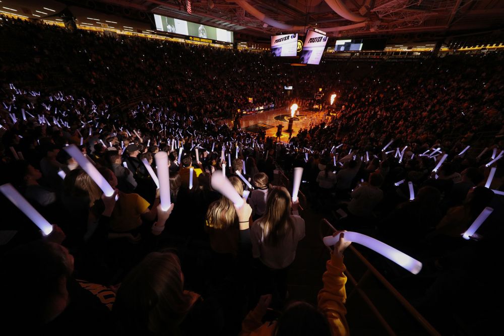 Fans cheer for the Iowa Hawkeyes before their game against the Michigan State Spartans Thursday, January 24, 2019 at Carver-Hawkeye Arena. (Brian Ray/hawkeyesports.com)