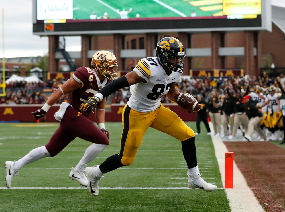Iowa Hawkeyes tight end Noah Fant (87) against the Minnesota Golden Gophers Saturday, October 6, 2018 at TCF Bank Stadium. (Brian Ray/hawkeyesports.com)