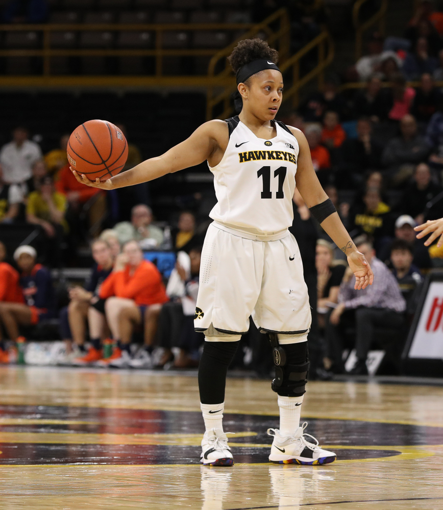 Iowa Hawkeyes guard Tania Davis (11) against the Illinois Fighting Illini Thursday, February 14, 2019 at Carver-Hawkeye Arena. (Brian Ray/hawkeyesports.com)
