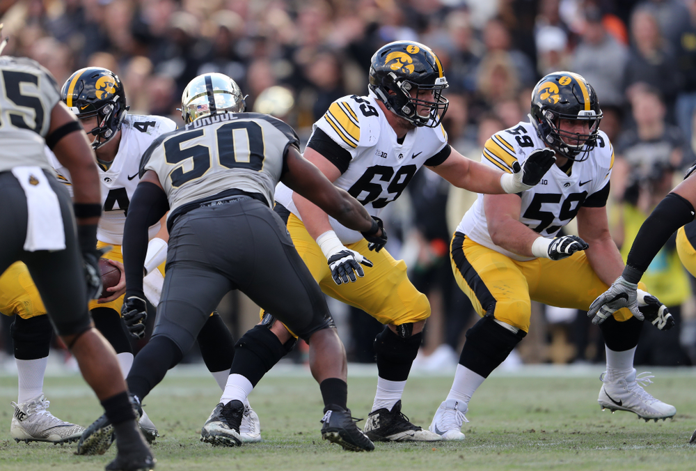 Iowa Hawkeyes offensive lineman Keegan Render (69) and offensive lineman Ross Reynolds (59) against the Purdue Boilermakers Saturday, November 3, 2018 Ross Ade Stadium in West Lafayette, Ind. (Brian Ray/hawkeyesports.com)