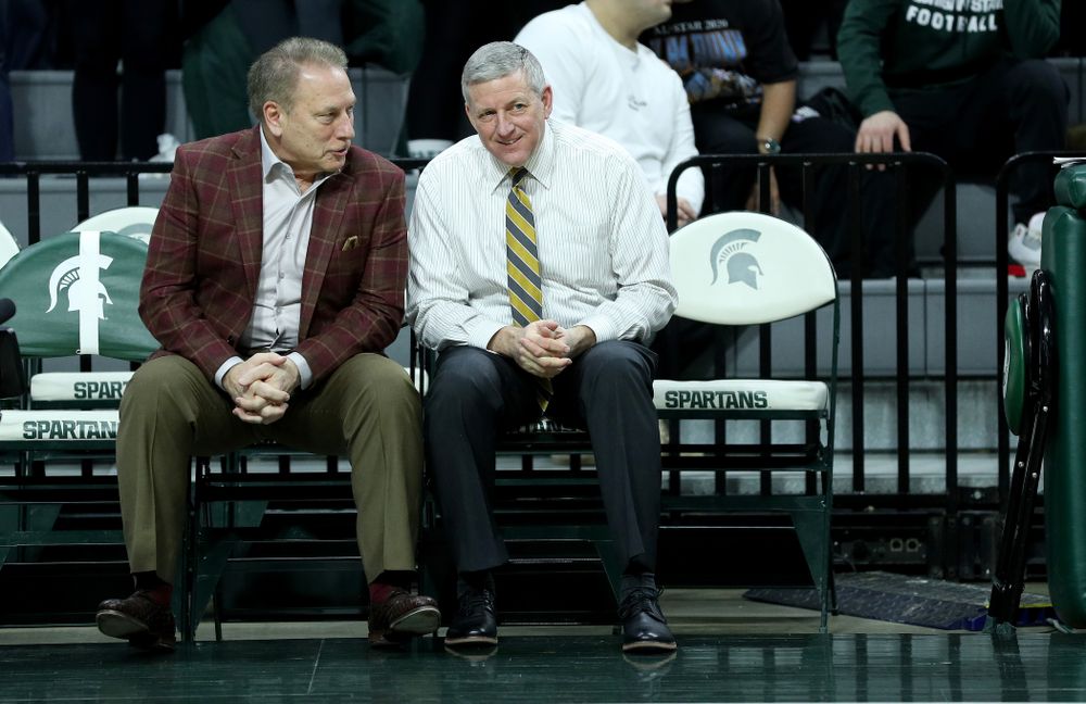 Iowa Hawkeyes assistant coach Kirk Speraw talks with Tom Izzo against Michigan State Tuesday, February 25, 2020 at the Breslin Center in East Lansing, MI. (Brian Ray/hawkeyesports.com)