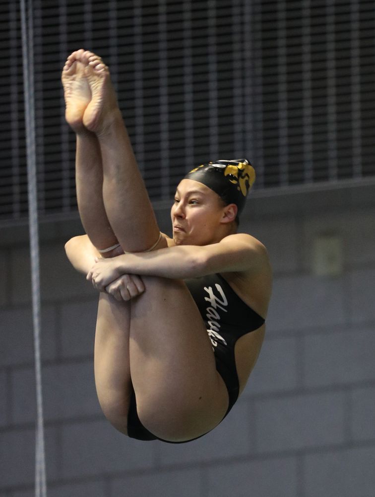Iowa's Jolynn Harris competes on the 3 meter springboard during a double dual against Wisconsin and Northwestern Saturday, January 19, 2019 at the Campus Recreation and Wellness Center. (Brian Ray/hawkeyesports.com)