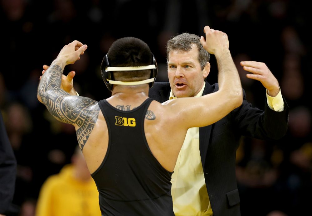Head Coach Tom Brands works with Iowa’s Pat Lugo as he wrestles Ohio State’s Sammy Sasso at 149 pounds Friday, January 24, 2020 at Carver-Hawkeye Arena. Sasso won the match with a 2-1 in overtime. (Brian Ray/hawkeyesports.com)