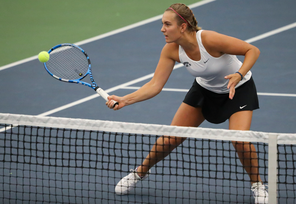 Ashleigh Jacobs plays the net in a doubles match during the second day of the ITA Central Regional Championships at the Hawkeye Tennis and Recreation Complex on October 13, 2018. (Tork Mason/hawkeyesports.com)