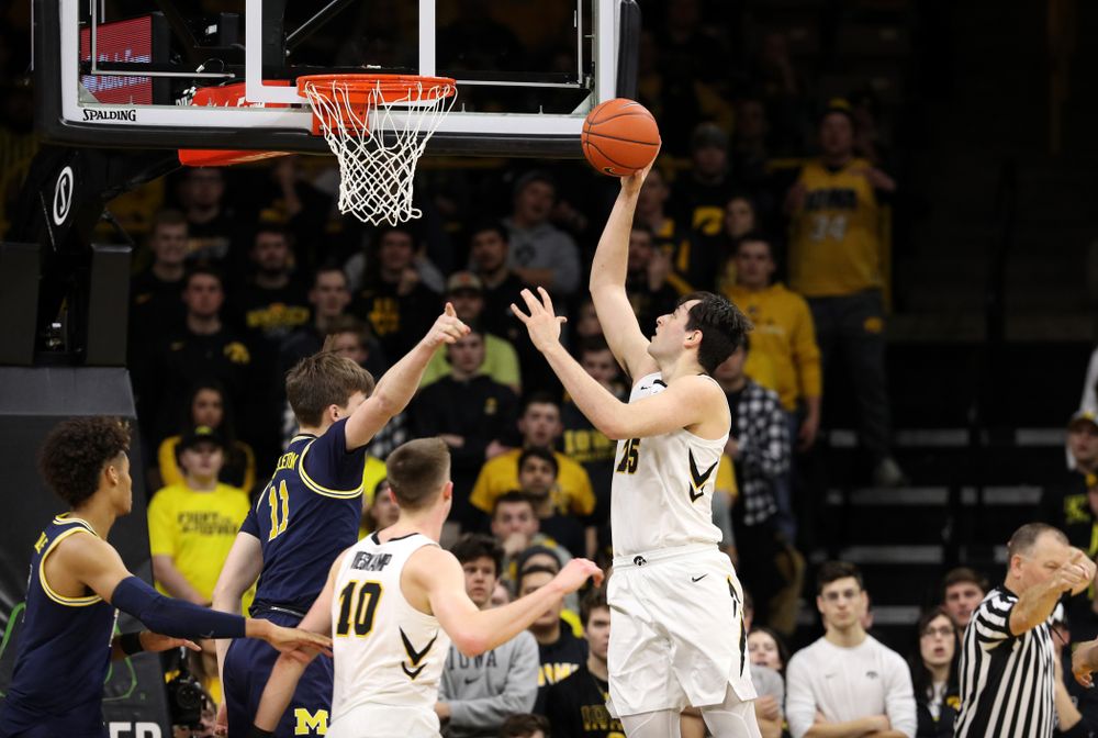 Iowa Hawkeyes forward Ryan Kriener (15) against the Michigan Wolverines Friday, February 1, 2019 at Carver-Hawkeye Arena. (Brian Ray/hawkeyesports.com)
