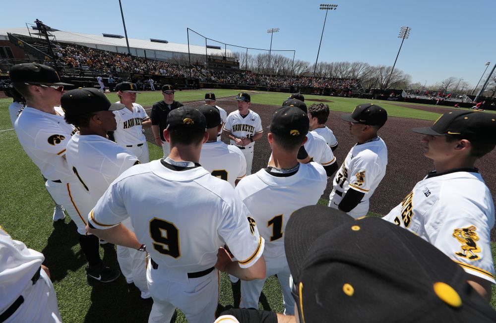 Iowa Hawkeyes associate head coach Marty Sutherland against the Nebraska Cornhuskers Saturday, April 20, 2019 at Duane Banks Field. (Brian Ray/hawkeyesports.com)
