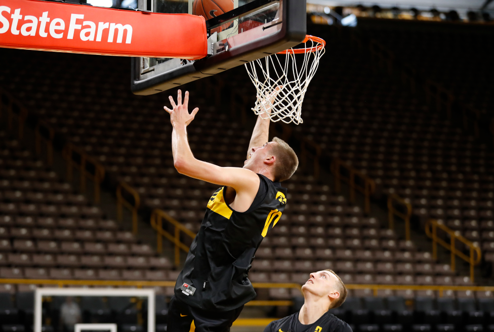 Iowa Hawkeyes guard Joe Wieskamp (10) goes to the hoop during the first practice of the season Monday, October 1, 2018 at Carver-Hawkeye Arena. (Brian Ray/hawkeyesports.com)