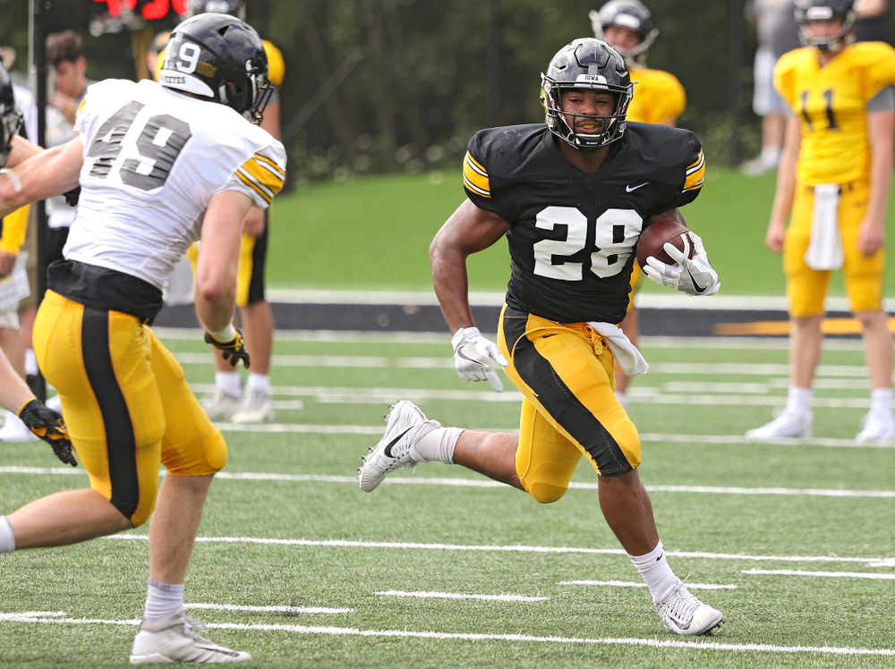 Iowa Hawkeyes running back Toren Young (28) tries to get around the end as linebacker Nick Niemann (49) closes in during Fall Camp Practice No. 11 at the Hansen Football Performance Center in Iowa City on Wednesday, Aug 14, 2019. (Stephen Mally/hawkeyesports.com)