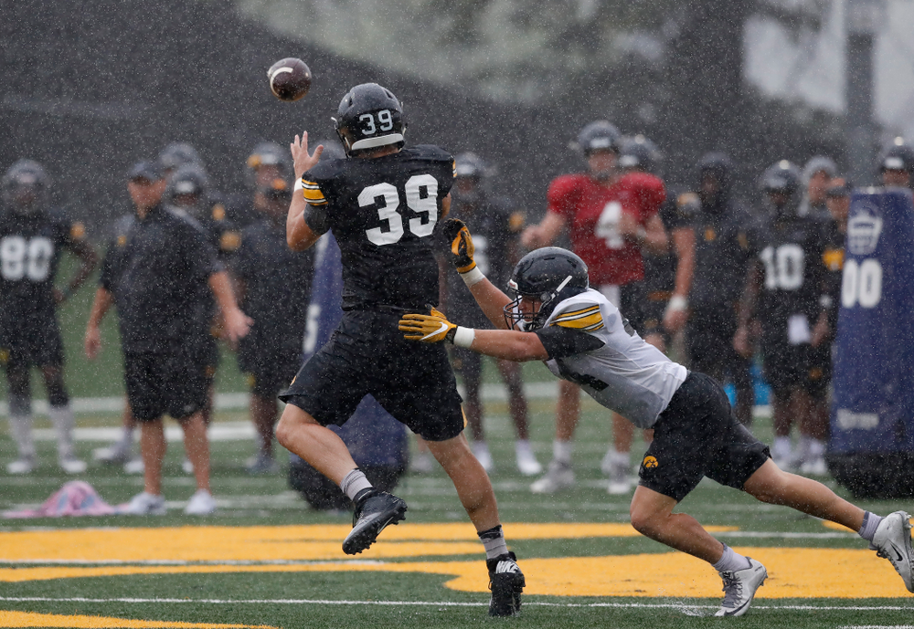 Iowa Hawkeyes tight end Nate Wieting (39) during camp practice No. 15 Monday, August 20, 2018 at the Hansen Football Performance Center. (Brian Ray/hawkeyesports.com)