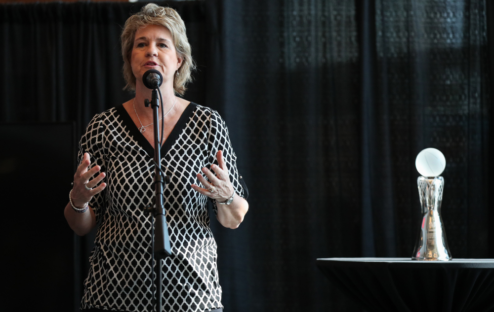 Iowa Hawkeyes head coach Lisa Bluder introduces forward Megan Gustafson (10) during a news conference to announce that Gustafson had won the AP Player of the Year. Wednesday, April 4, 2018 at Amalie Arena in Tampa, FL. (Brian Ray/hawkeyesports.com)