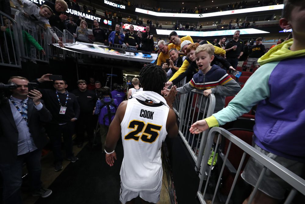 Iowa Hawkeyes forward Tyler Cook (25) against the Illinois Fighting Illini in the 2019 Big Ten Men's Basketball Tournament Thursday, March 14, 2019 at the United Center in Chicago. (Brian Ray/hawkeyesports.com)