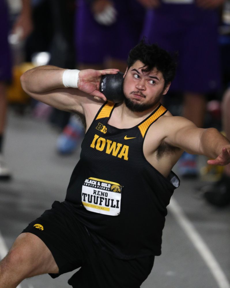 Iowa's Reno Tuufuli competes in the Shot Put during the Black and Gold Premier meet Saturday, January 26, 2019 at the Recreation Building. (Brian Ray/hawkeyesports.com)