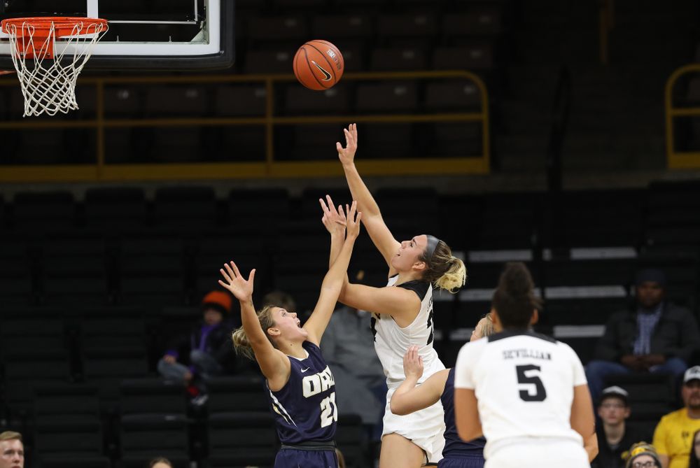 Iowa Hawkeyes forward Hannah Stewart (21) against Oral Roberts University Friday, November 9, 2018 at Carver-Hawkeye Arena. (Brian Ray/hawkeyesports.com)