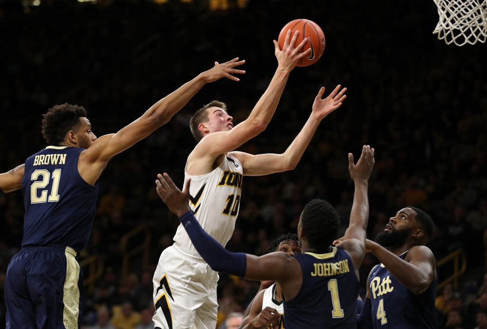 Iowa Hawkeyes guard Joe Wieskamp (10) against the Pitt Panthers Tuesday, November 27, 2018 at Carver-Hawkeye Arena. (Brian Ray/hawkeyesports.com)