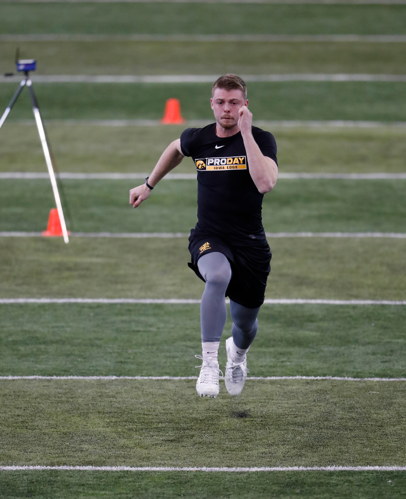 Iowa Hawkeyes wide receiver Matt VandeBerg (89) during the team's annual pro day Monday, March 26, 2018 at the Hansen Football Performance Center. (Brian Ray/hawkeyesports.com)