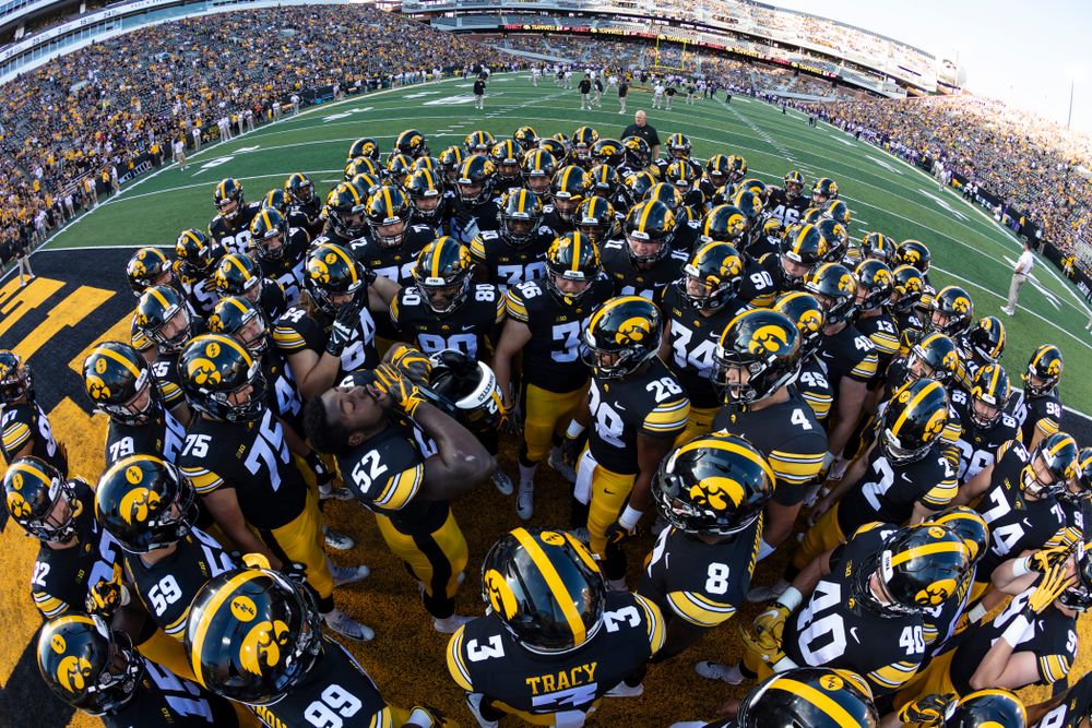 Iowa Hawkeyes linebacker Amani Jones (52) against the Northern Iowa Panthers Saturday, September 15, 2018 at Kinnick Stadium. (Brian Ray/hawkeyesports.com)