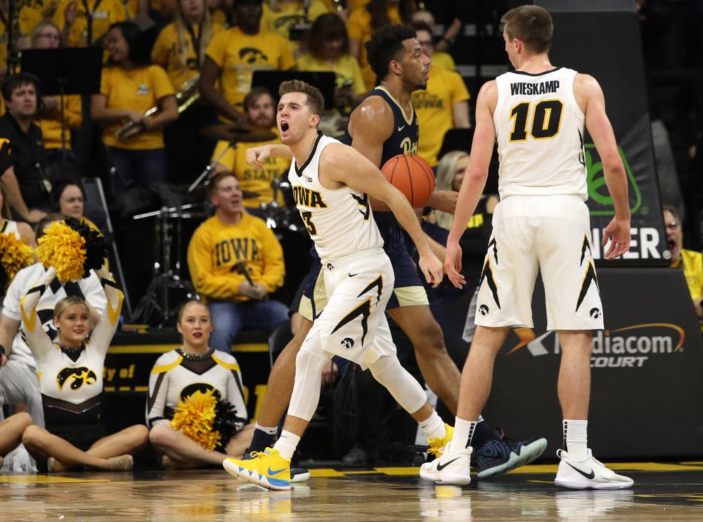 Iowa Hawkeyes guard Jordan Bohannon (3) against the Pitt Panthers Tuesday, November 27, 2018 at Carver-Hawkeye Arena. (Brian Ray/hawkeyesports.com)