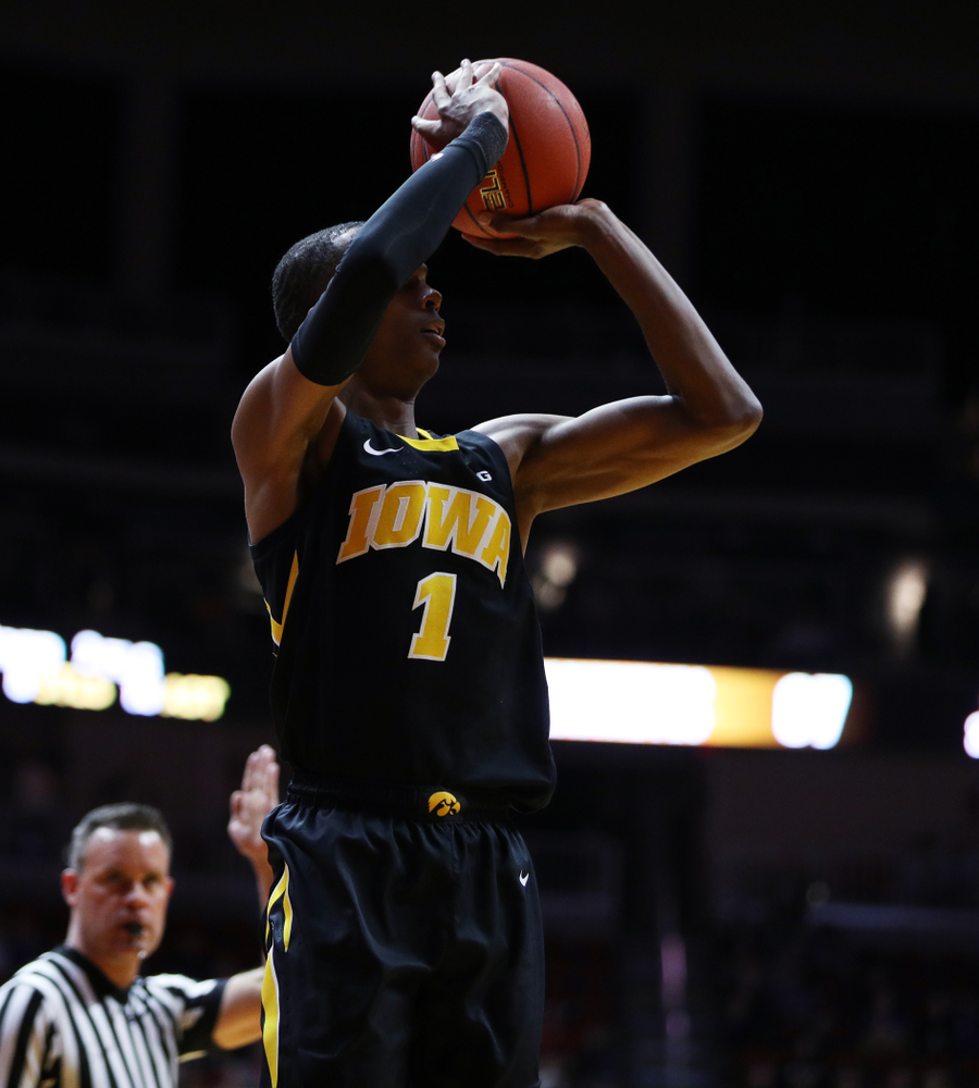Iowa Hawkeyes guard Maishe Dailey (1) against the Northern Iowa Panthers in the Hy-Vee Classic Saturday, December 15, 2018 at Wells Fargo Arena in Des Moines. (Brian Ray/hawkeyesports.com)