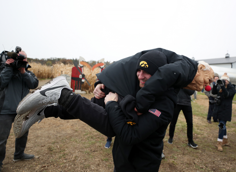 All American Alex Marinelli messes around with teammate Gavin Teasdale during the teamÕs annual media day Wednesday, October 30, 2019 at Kroul Family Farms in Mount Vernon. (Brian Ray/hawkeyesports.com)